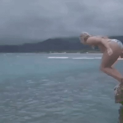 GIF Plavuša je izvela skok kakav još niste vidjeli