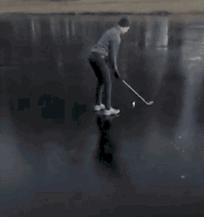 GIF Igrao je golf na ledu, a onda mu se dogodilo nešto strašno