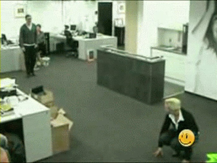 GIF Pronašli su sjajan način za zabavu u kancelariji
