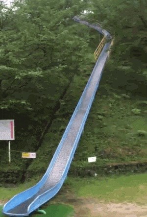 GIF Ovaj tobogan definitivno nije napravljen za djecu
