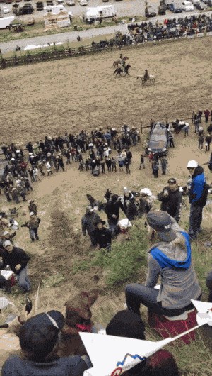 GIF Nismo sigurni što je ova dama htjela izvesti, no sigurni smo da joj nije uspjelo