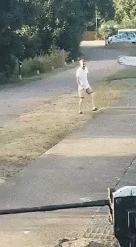 GIF Htio je preskočiti kanal pa se predomislio, a ostalo je povijest