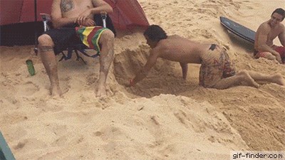 GIF Odlučio je prijatelja probuditi na okrutan način