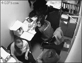 GIF Radili su u uredu, a onda ih je omelo nešto što će pamtiti cijeli život