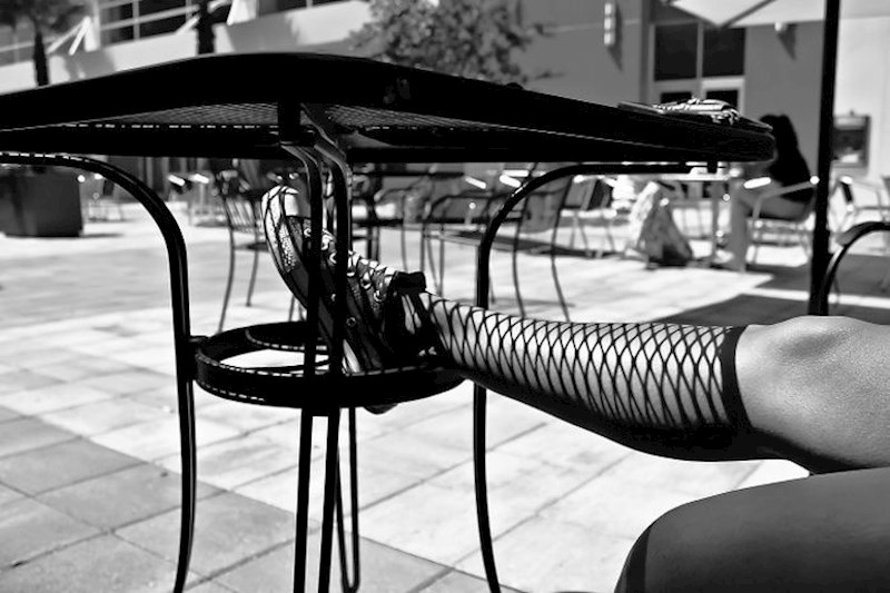 Izgleda poput čarape, a zapravo je samo sjena stola.