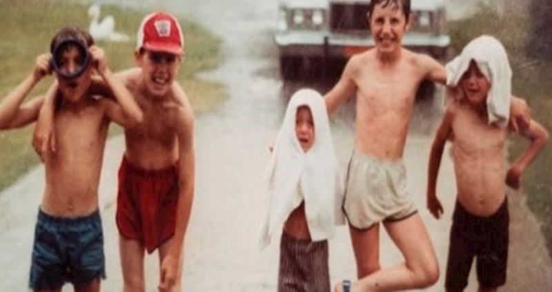 Dečki su rekreirali fotografiju nakon 35 godina, pogledajte razliku!