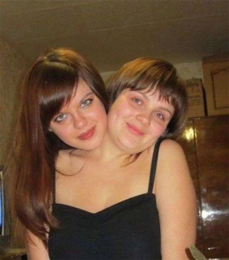 Možda su ove sestre ipak malo previše bliske.