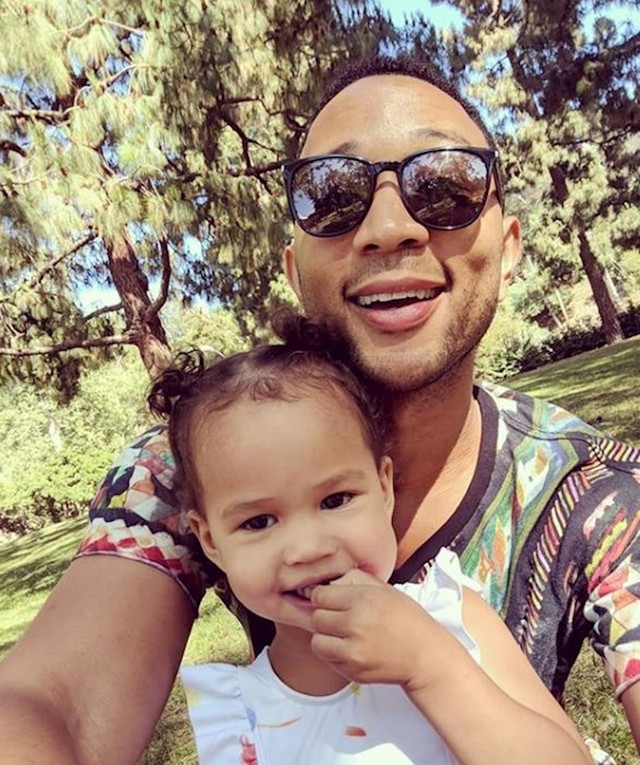John Legend i Luna Simone Stephens