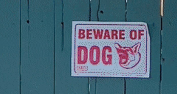 Pogledajte tko se krije iza znaka "Oprez, oštar pas!"