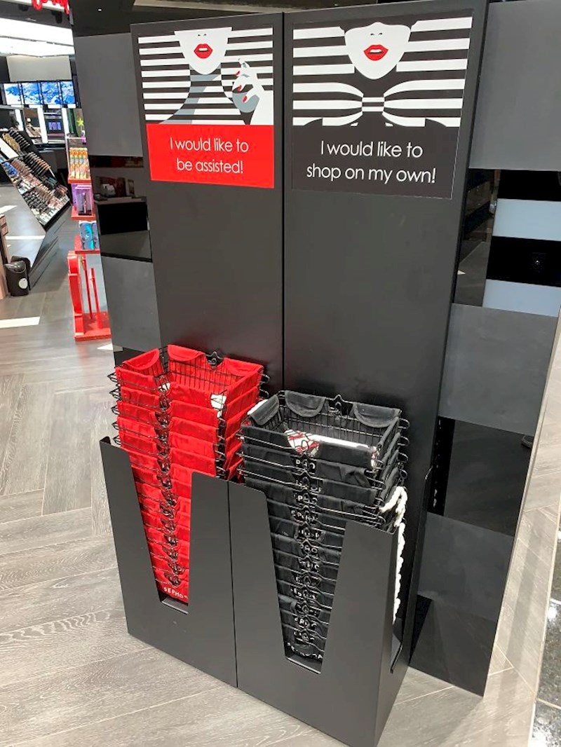 Crveni je za ljude koji žele pomoć pri kupnji, a crni za one koji ne žele.