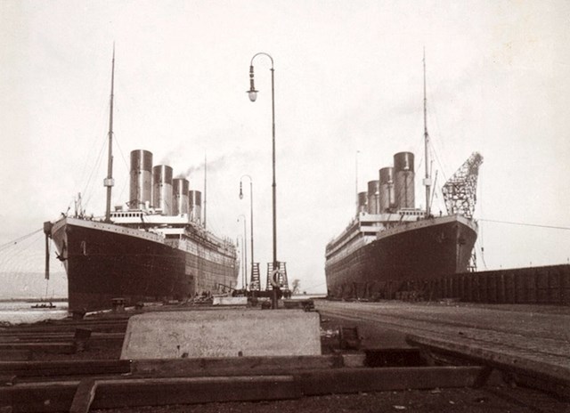 Titanik i Olympic u luci u Belfastu, 1912