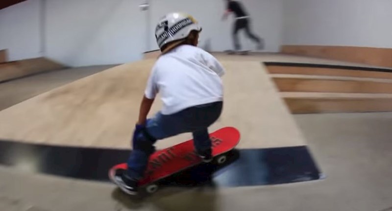 VIDEO Ovaj 3-godišnjak bavi se skateboardingom i zasjenjuje one puno starije od njega