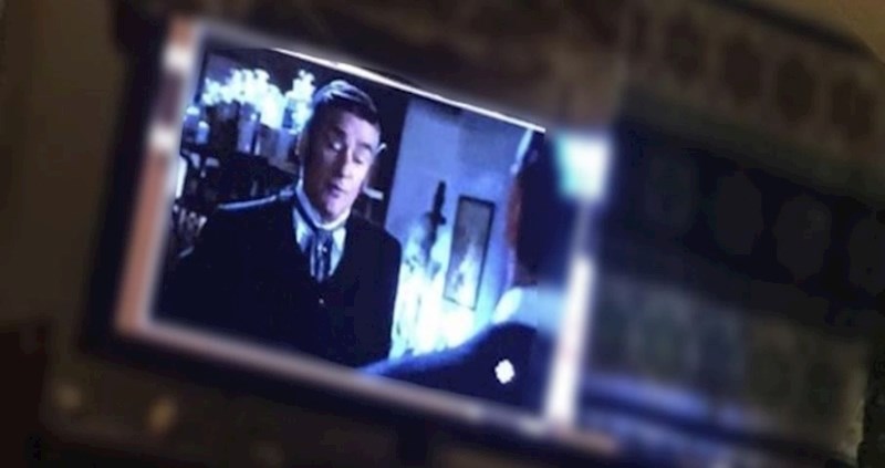 80-godišnjak nije mogao staviti seriju na puni zaslon pa je osmislio urnebesno rješenje