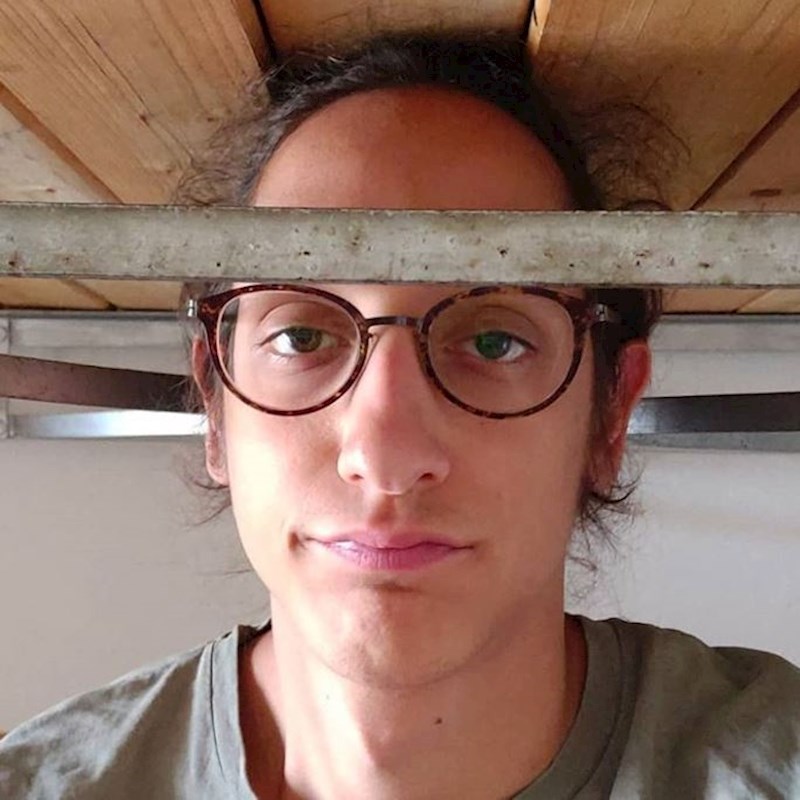 "Ili sam ja visok ili je ovo kuća za hobite."