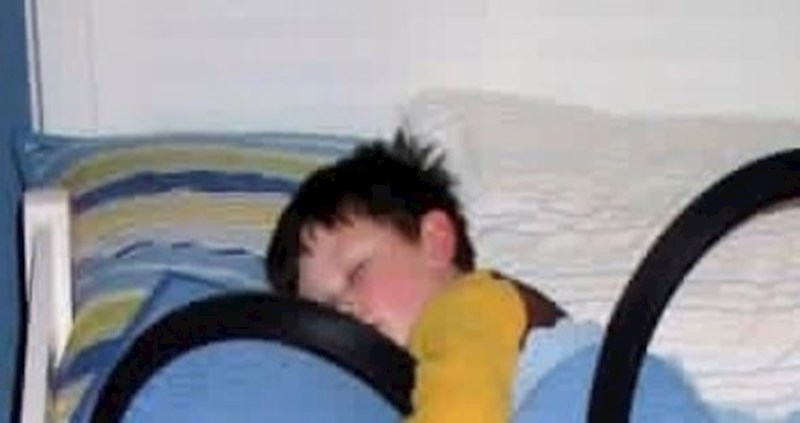 Neku djecu je toliko teško odvojiti od igračaka da čak i spavaju s njima