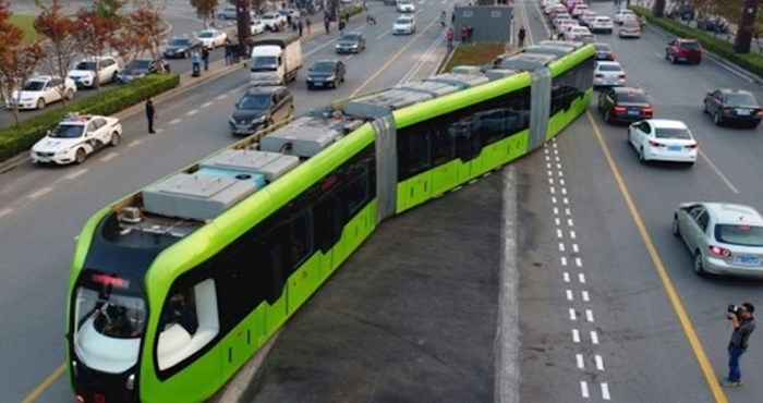 Novi futuristički vlakovi u Kini voze po tračnicama nacrtanim na asfaltu