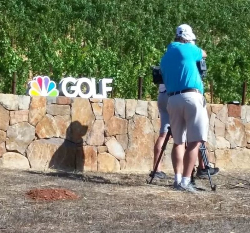 Sjena fotografa izgleda poput labradora.