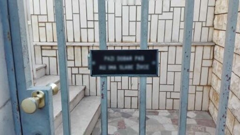 Dosad smo mogli vidjeti svakakve natpise na ulazima u dvorišta, no s ovakvim se još nismo imali prilike susresti