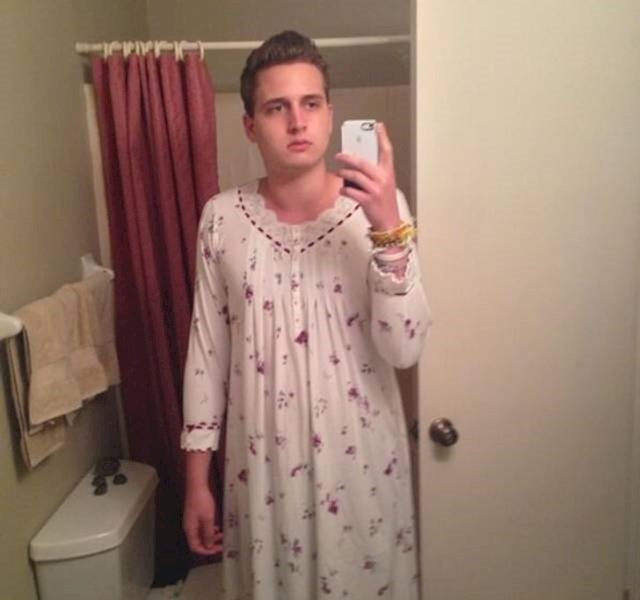 3. Došao sam baki u posjetu i zaboravio pidžamu kod kuće. Rekla je da ima nešto idealno za mene...