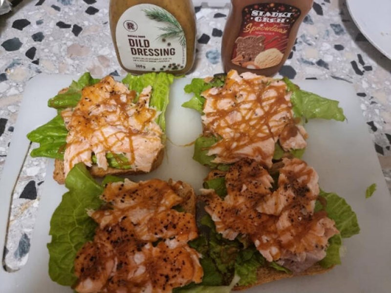 2. Malo se zeznula i začinila svoje odreske od lososa karamelom