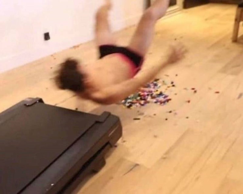 1. Auč. Ovo mora da boli.