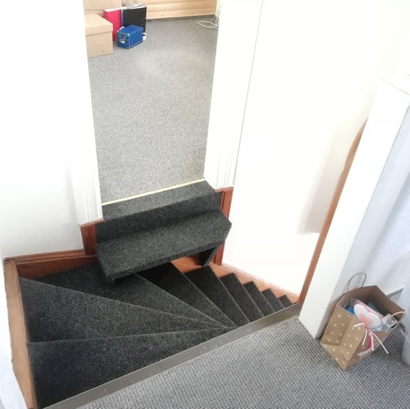 5. "Nikad nisam mislila da su ove stube čudne, cijeli život živim s njima. No nakon što ih svaki moj prijatelj prokomentira, uvidjela sam da postoji nešto neobično u vezi njih."🤣