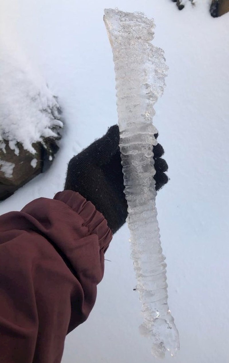 Ogromna ledena siga koja podsjeća na kralješnicu.