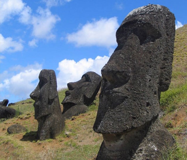 9. Očne šupljine statua na Uskršnjim otocima izrađene su od koralja