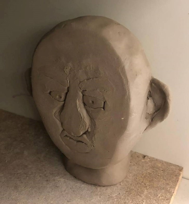 "Moj prijatelj skoro je završio svoj kip, kad mu je pao i cijeli se spljoštio."