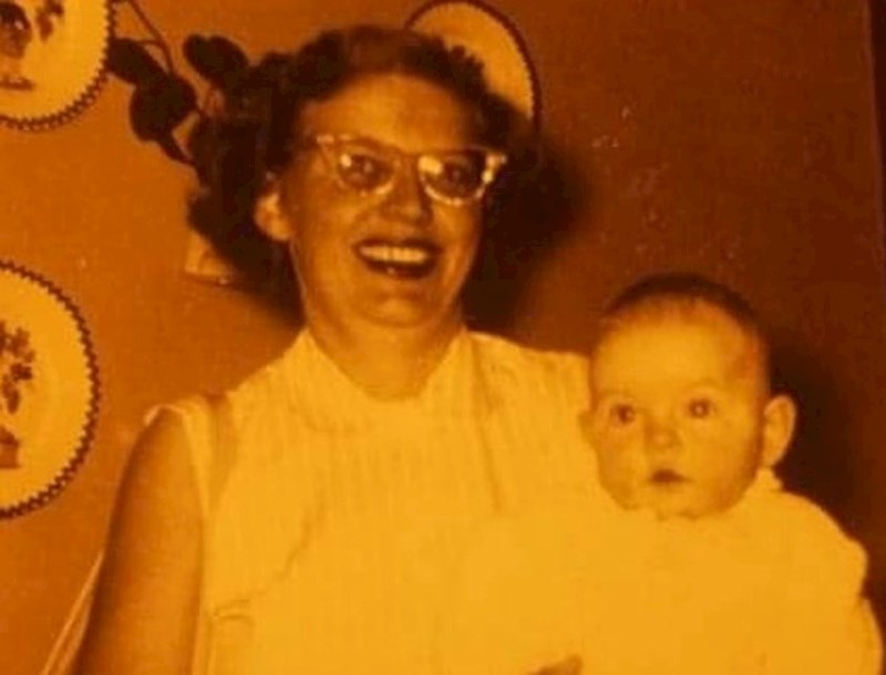 13. "Moja baka ima 20 godina na ovoj fotografiji. Mislila sam da ima oko 40, ali nedavno sam otkrila istinu."