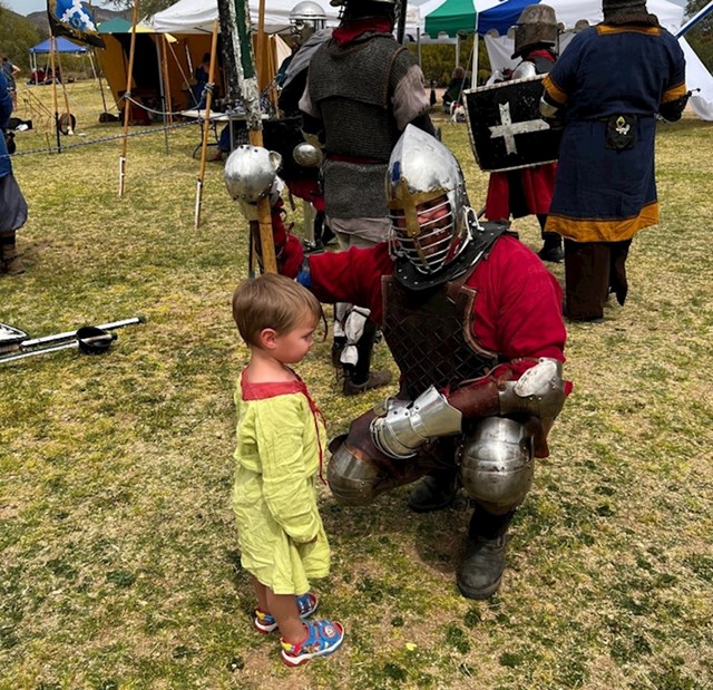 2. Uči svojeg sina kako postati vitez