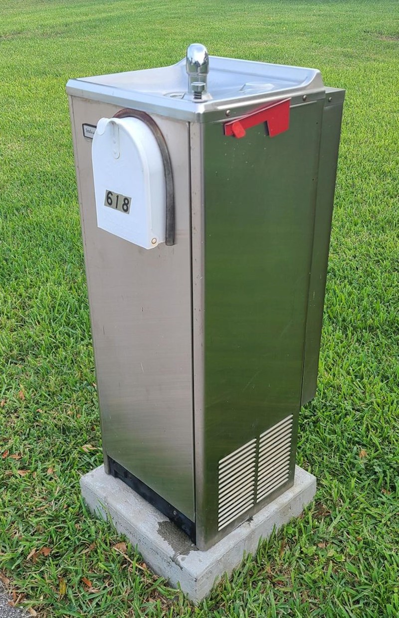 13. Poštanski sandučić iz kojeg možete popiti vodu!