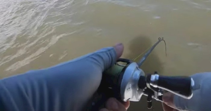 VIDEO Ribar je skoro upecao golemog krokodila, morate vidjeti njegovu borbu
