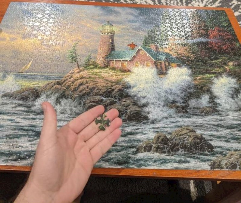 3. Ono kad složiš slagalicu i shvatiš da jedan komadić nedostaje,a jedan je duplič