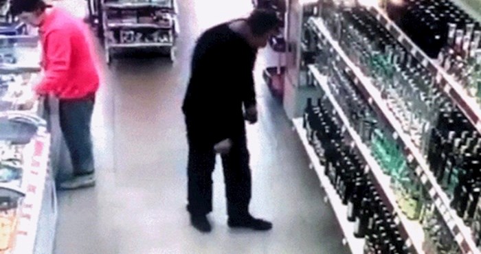 Nadzorna kamera u supermarketu snimila je urnebesan fail ovog tipa