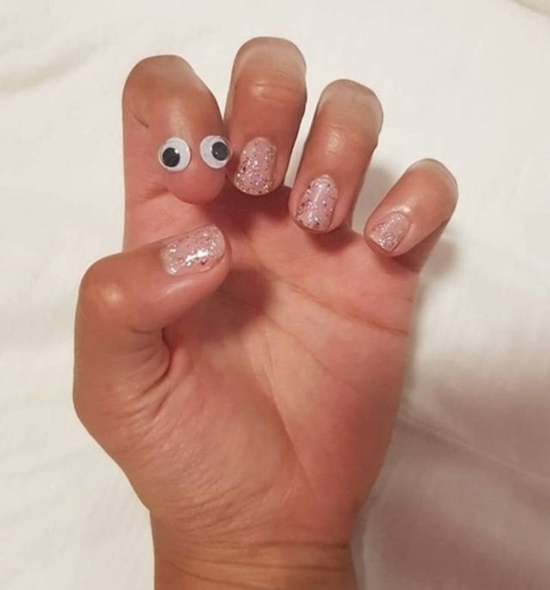 1. Nema nokat, ali snašla se na vrlo originalan način.