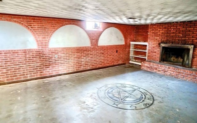 9. Masonska dvorana u podrumu je jedinstvena prilika za kupnju.