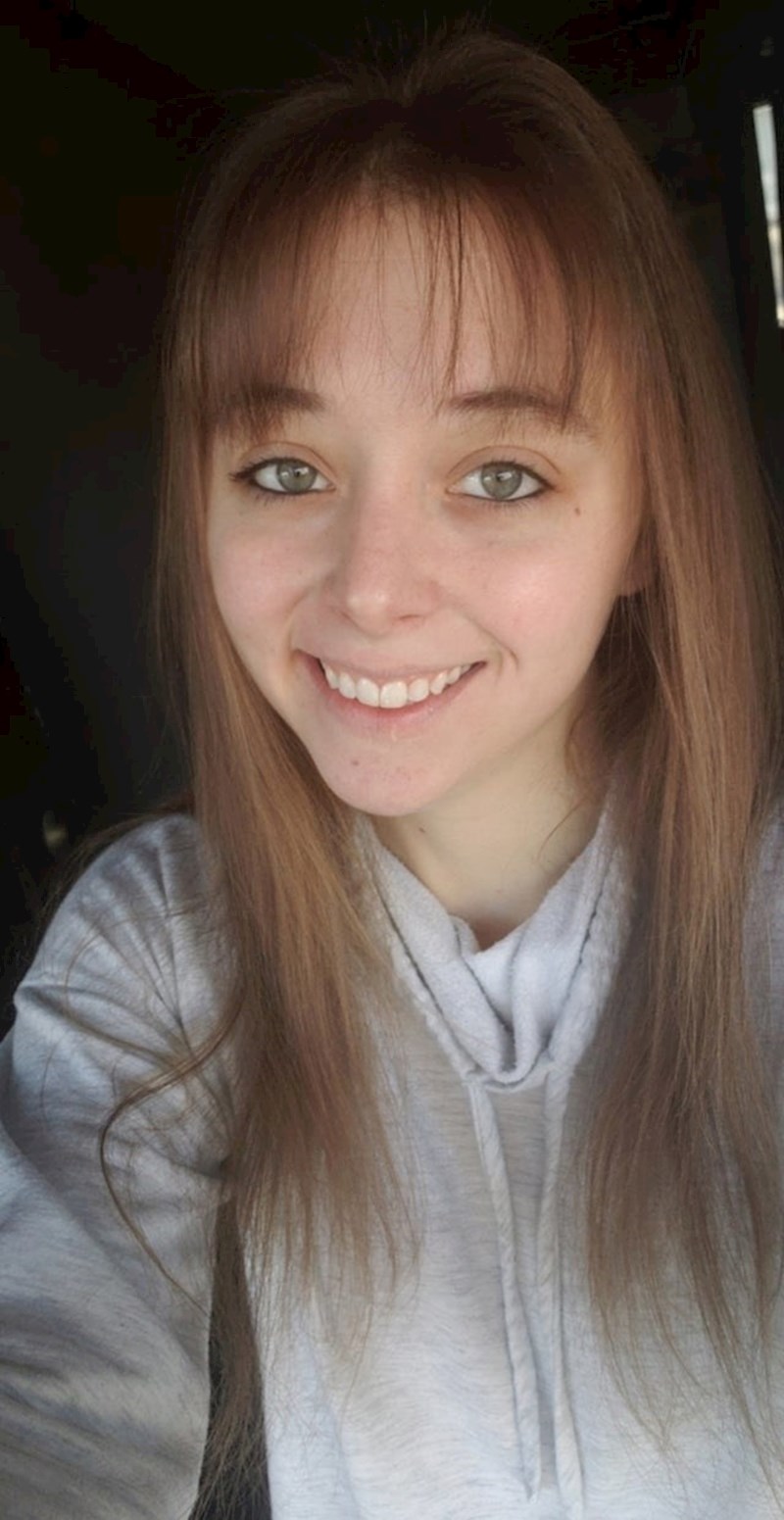 "Ljudi me znaju pitati zašto nisam u školi i govore mi da izgledam kao da imam 12 godina. Zapravo sam navršila 26"