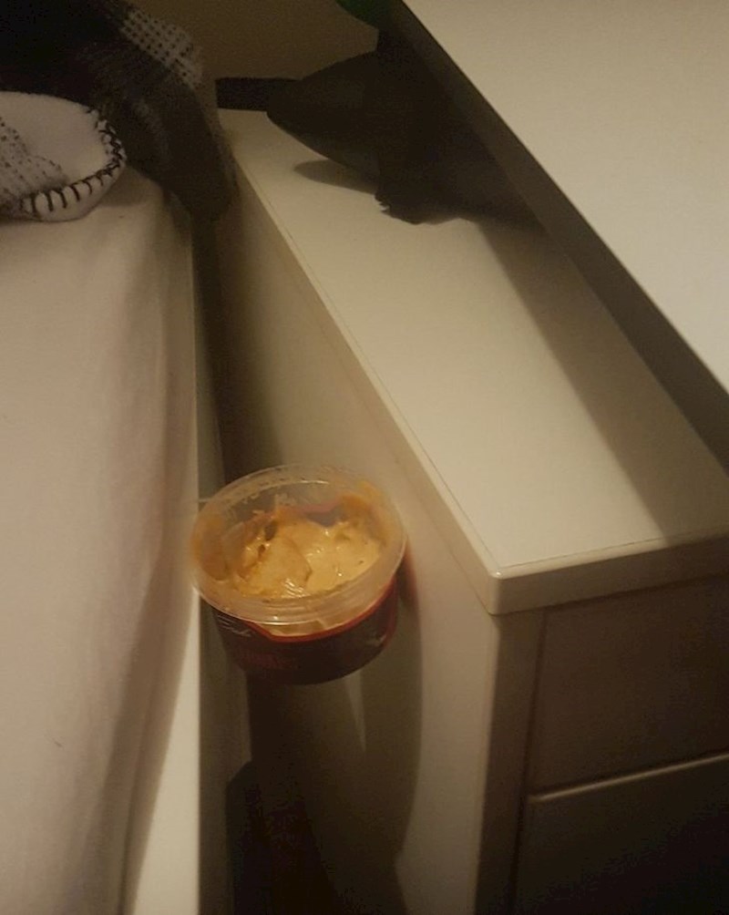 "Kutijica s umakom ovako mi je pala."