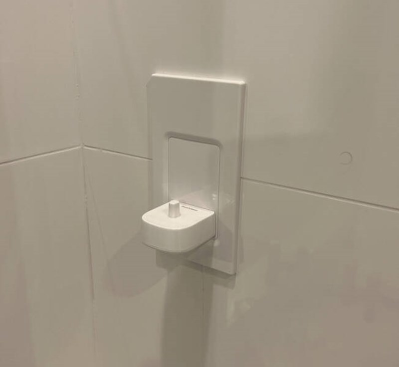 8. U kupaoni postoji mjesto za odložiti i napuniti električnu četkicu