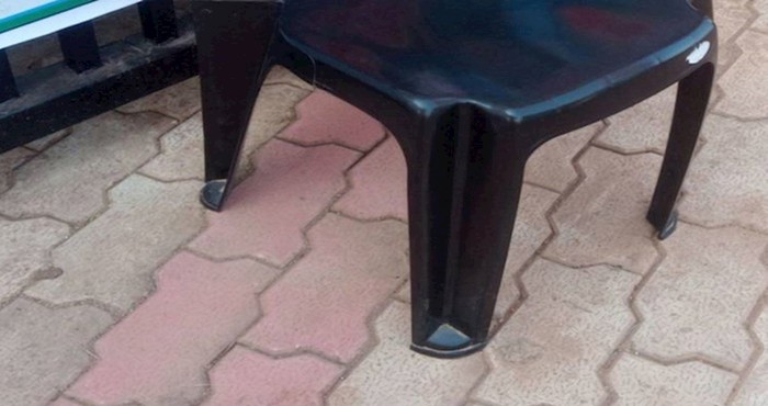 Odlučili su pružiti dašak luksuza plastičnoj stolici, pogledajte jesu li uspjeli