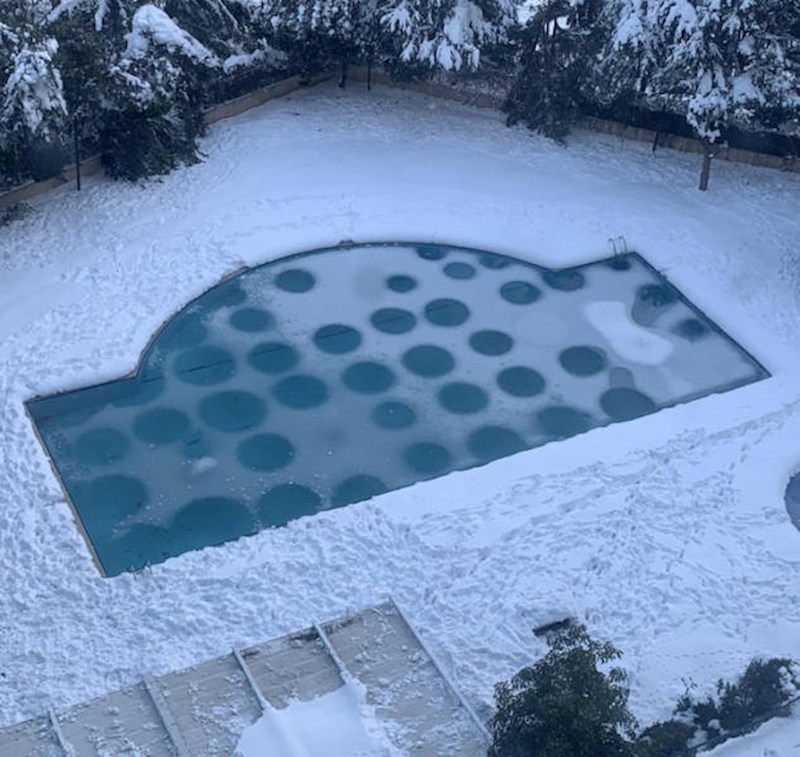 2. Topljenje leda koji je prekrio ovaj bazen izgleda baš zanimljivo