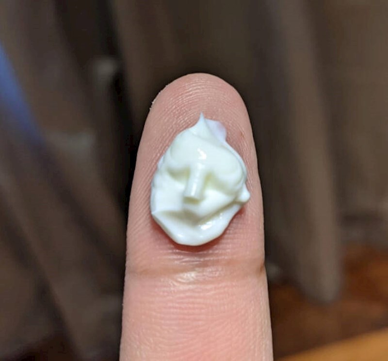 4. Istisnuo je kremu i iz nje je ispalo lice😆