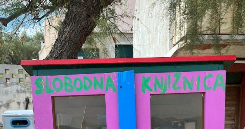 Pokraj plaže na otoku Ižu osvanuo je genijalan detalj, želimo viđati više ovakvih stvari