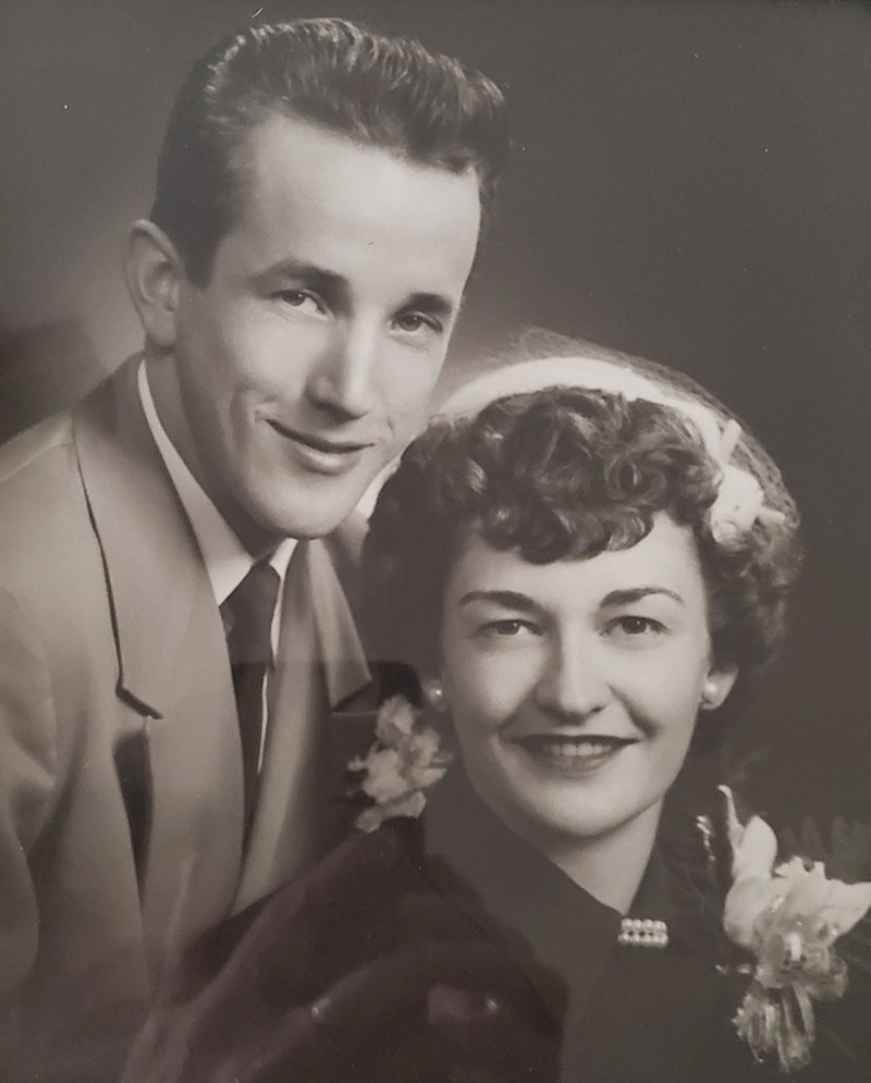 4. "Moji tata i mama s 20 i 22 godine."