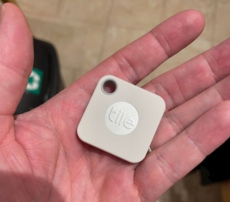 6. Kupio sam privjesak da više ne gubim ključeve. Sad ne mogu naći ključeve da ih objesim na njega...