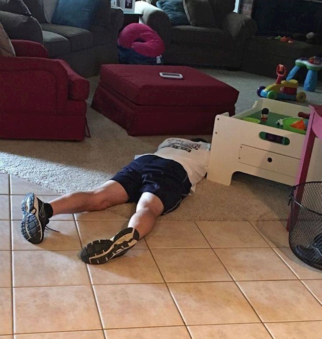 "Tata se istezao na podu nakon trčanja. Pet minuta nakon...zaspao je."