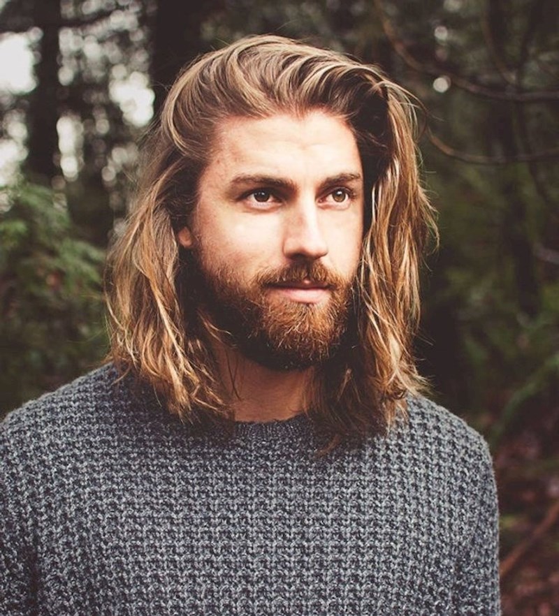 5. Godinama je puštao kosu da mu bude u skladu s bradom i konačno je narasla