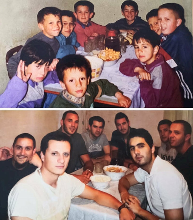 11. "18 godina kasnije, za stolom je ista ekipa. Čak je i fotograf isti!"