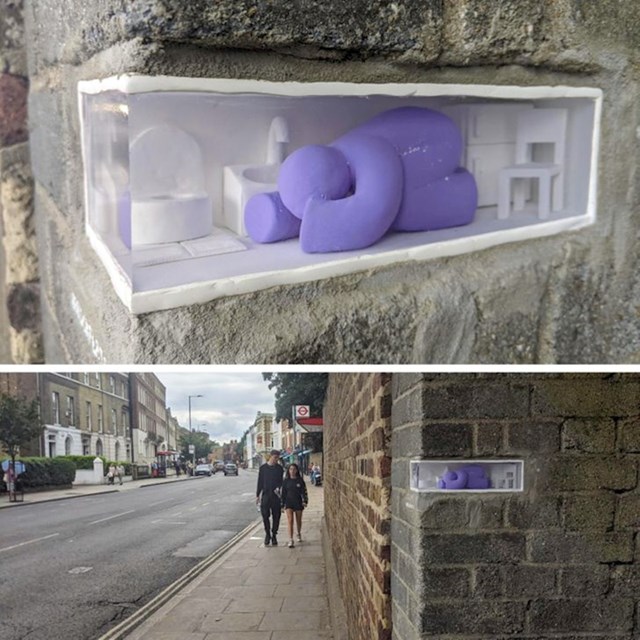 16. Na jednom uglu u Londonu umjesto jedne cigle stoji ova zanimljiva instalacija minijaturnog stančića!